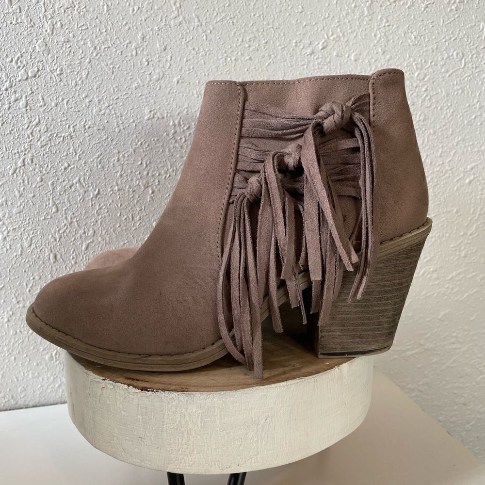 Faded Glory Tasseled Zipper Ankle Booties Size 10 EUC